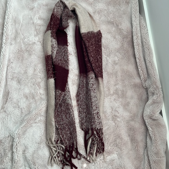 Scarf - Picture 2 of 3